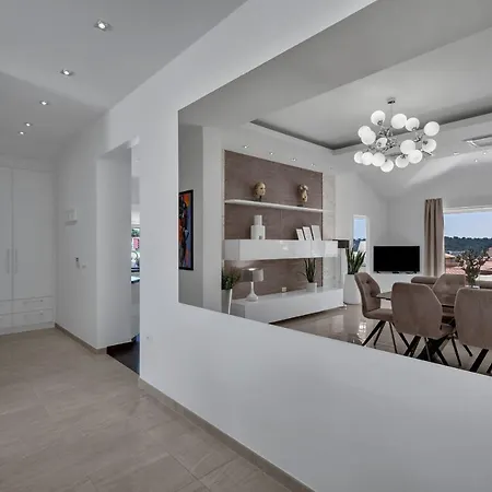 Star Makarska