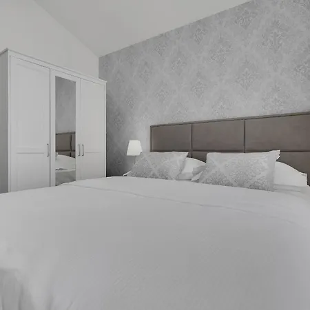 Star Apartment *