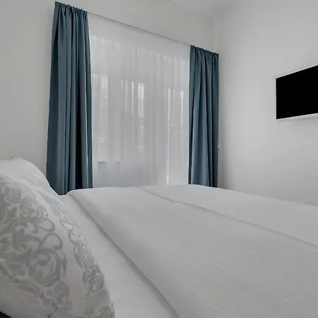 Star Apartment *