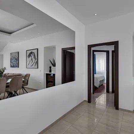 Star Apartment