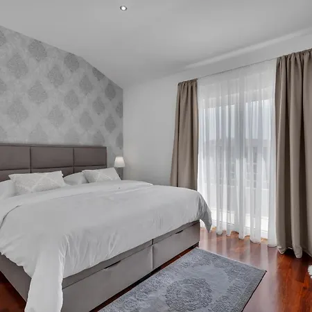 Star Makarska